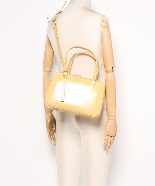 A.P.C.（アーペーセー）の「SAC VIRGINIE BOX（ハンドバッグ・レディース・イエロー・ONESIZE）」の5枚目の写真