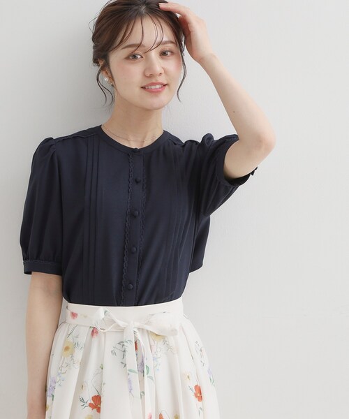 couture brooch(クチュールブローチ)の「【洗える】ピンタック ブラウス(シャツ/ブラウス・レディース・ベビーピンク/オフホワイト/ネイビー・42/40/38/36)」の22枚目の写真