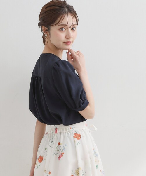 couture brooch(クチュールブローチ)の「【洗える】ピンタック ブラウス(シャツ/ブラウス・レディース・ベビーピンク/オフホワイト/ネイビー・42/40/38/36)」の19枚目の写真