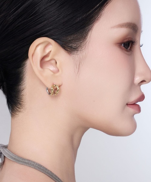 Lyvi(ライビィ)の「バイカラー/Layered Orbit Hoop Pierce-Contrast Edition / 金属アレルギー対応(ピアス(両耳用)・レディース・ゴールド系その他・FREE)」の6枚目の写真