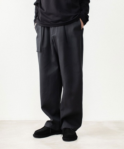 ATTACHMENT(アタッチメント)の「CO/TEN パウダリーダブルクロス ベルテッドワイドトラウザーズ / CO/TEN POWDERY DOUBLE CROTH BELTED WIDE TROUSERS(スラックス・メンズ・ダークブラウン/ライトカーキ/ブラック・3/2/1/4)」の1枚目の写真