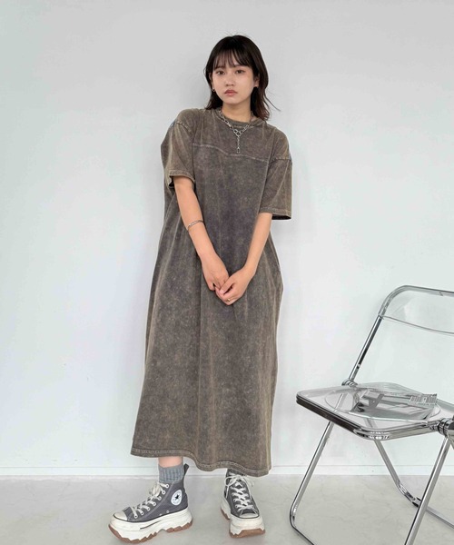 AS KNOW AS plus(アズノゥアズプラス)の「〇天竺とデニム切り替え半袖ワンピース(ワンピース・レディース・ブラック/グレー系/ブルー・FREE)」の13枚目の写真