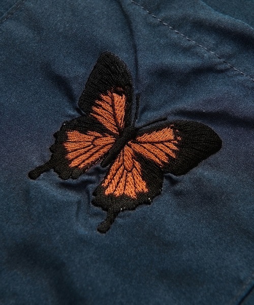 mando(マンド)の「mando / DADAIST BUTTERFLY SHIRTS《ESTNATION EXCLUSIVE》(シャツ/ブラウス・メンズ・ダークブラック/ライトホワイト・3/2)」の6枚目の写真