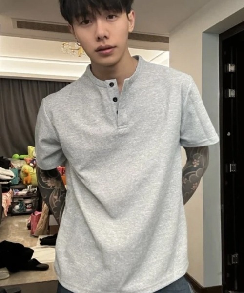 NOWLE(ノウル)の「【NOWLE】ワッフル ヘンリーネック 半袖 Tシャツ / サーマルヘンリー Tシャツ(Tシャツ/カットソー・メンズ・ブラック/グレー/ホワイト・LARGE/MEDIUM/X-LARGE)」の6枚目の写真