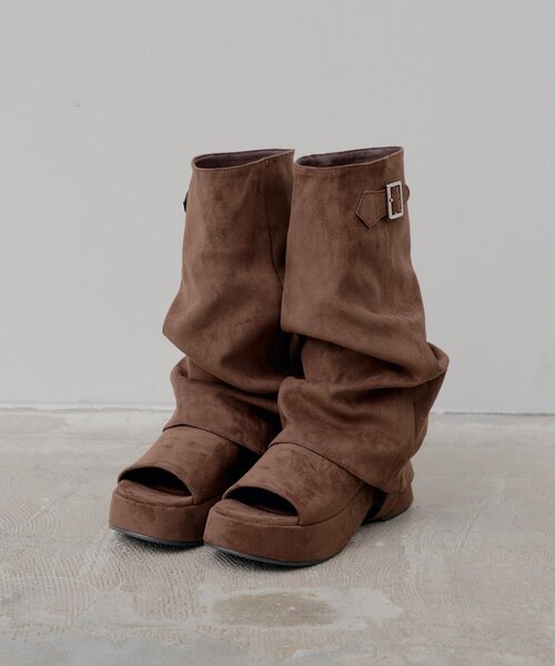 Chico(チコ)の「2wayカバーブーツサンダル(サンダル・レディース・ベージュ/ブラック/ブラウン・LARGE/MEDIUM/SMALL)」の3枚目の写真
