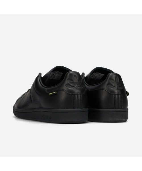 adidas Originals(アディダスオリジナルス)の「adidas STAN SMITH GTX / アディダス スタンスミス ゴアテックス / JR3329(スニーカー・メンズ・ブラック・29.5cm/29cm/23.5cm/23cm/22.5cm/22cm/28.5cm/28cm/27.5cm/27cm/26.5cm/26cm/25.5cm/25cm/24.5cm/24cm/30cm)」の3枚目の写真