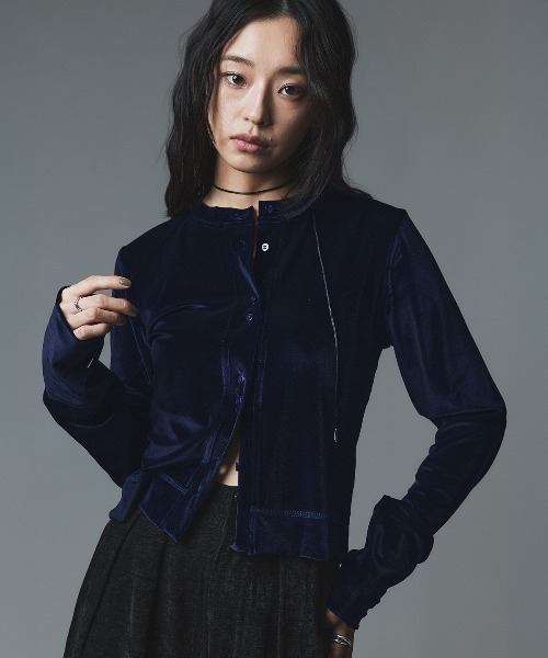 W:Huku(フーク)の「ベロア コンパクト カーディガン / Velour Compact Cardigan(カーディガン/ボレロ・レディース・ネイビー/ベージュ/ブラック/ブラウン・FREE)」の17枚目の写真