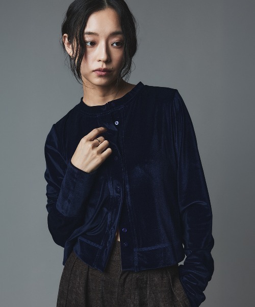 W:Huku(フーク)の「ベロア コンパクト カーディガン / Velour Compact Cardigan(カーディガン/ボレロ・レディース・ネイビー/ベージュ/ブラック/ブラウン・FREE)」の9枚目の写真
