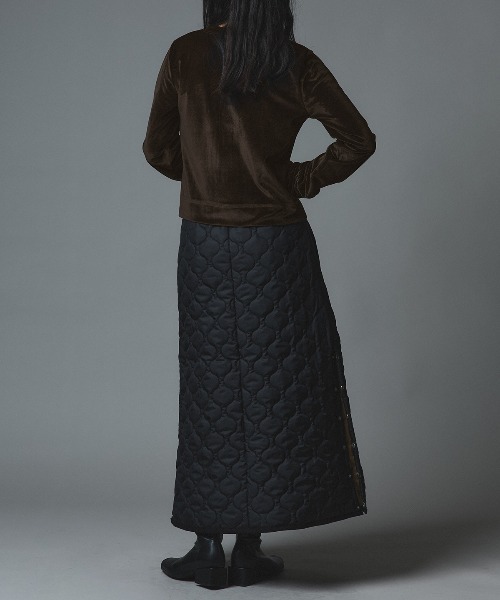 W:Huku(フーク)の「ベロア コンパクト カーディガン / Velour Compact Cardigan(カーディガン/ボレロ・レディース・ネイビー/ベージュ/ブラック/ブラウン・FREE)」の10枚目の写真