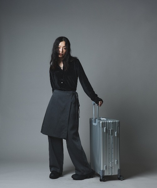 W:Huku(フーク)の「ベロア コンパクト カーディガン / Velour Compact Cardigan(カーディガン/ボレロ・レディース・ネイビー/ベージュ/ブラック/ブラウン・FREE)」の11枚目の写真