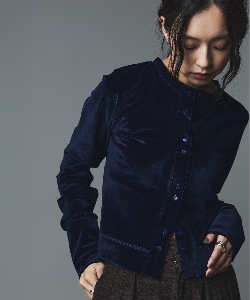 W:Huku(フーク)の「ベロア コンパクト カーディガン / Velour Compact Cardigan(カーディガン/ボレロ・レディース・ネイビー/ベージュ/ブラック/ブラウン・FREE)」の12枚目の写真