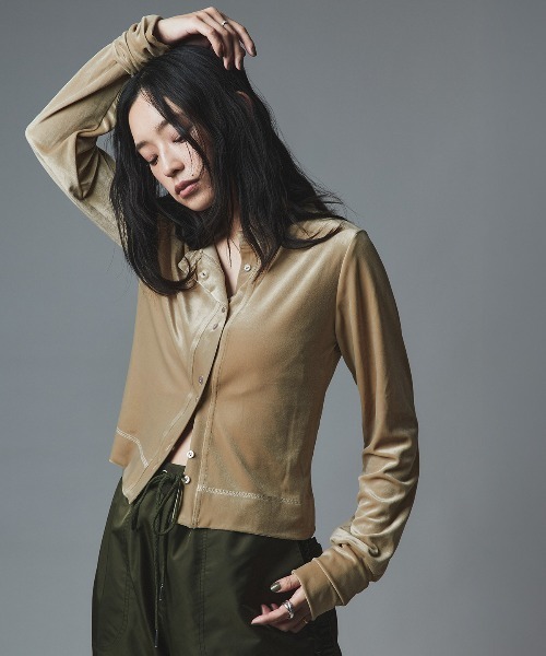 W:Huku(フーク)の「ベロア コンパクト カーディガン / Velour Compact Cardigan(カーディガン/ボレロ・レディース・ネイビー/ベージュ/ブラック/ブラウン・FREE)」の14枚目の写真