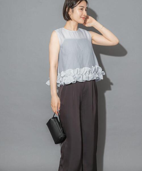 URBAN RESEARCH ROSSO WOMEN(アーバンリサーチ ロッソ)の「フリルヘムブラウスセットアップ(その他パンツ・レディース・ライトブルー/オフホワイト・FREE)」の2枚目の写真