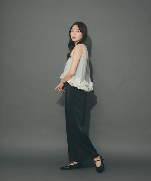 URBAN RESEARCH ROSSO WOMEN(アーバンリサーチ ロッソ)の「フリルヘムブラウスセットアップ(その他パンツ・レディース・ライトブルー/オフホワイト・FREE)」の11枚目の写真