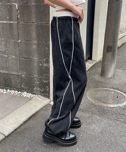 ROGER AND RAW(ロジャーアンドロウ)の「バイカラー サイドラインスウェットパンツ(スウェットパンツ・レディース・ブラック/グレー・FREE)」の1枚目の写真