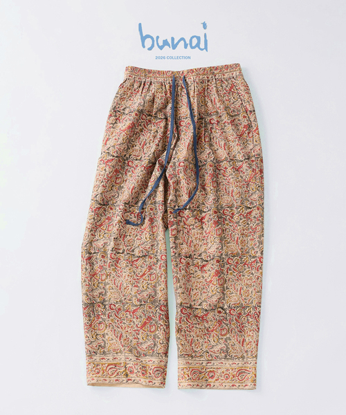 JOURNAL STANDARD relume（ジャーナルスタンダード　レリューム）の「bunai / ブナイ 別注 カラマカリ プリント イージーパンツ（その他パンツ・メンズ・カーキ/ブラック/ネイビー/ブラウン/ベージュ・MEDIUM/LARGE）」の4枚目の写真