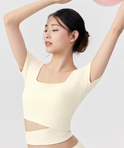 OSYAREVO(オシャレボ)の「ヨガウェア トップス カップ付き カシュクール 半袖(その他トップス・レディース・オフホワイト/アッシュブラウン/ライトブルー/ラベンダー・MEDIUM/SMALL/X-LARGE/LARGE)」の2枚目の写真