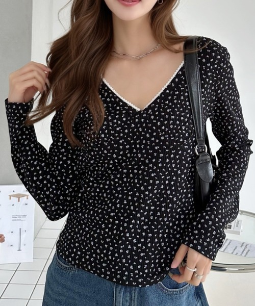 Ada.(エイダ)の「小花柄 ワッフル 胸元切り替え Vネック カットソー(Tシャツ/カットソー・レディース・ネイビー/ブラック/オフホワイト・FREE)」の2枚目の写真