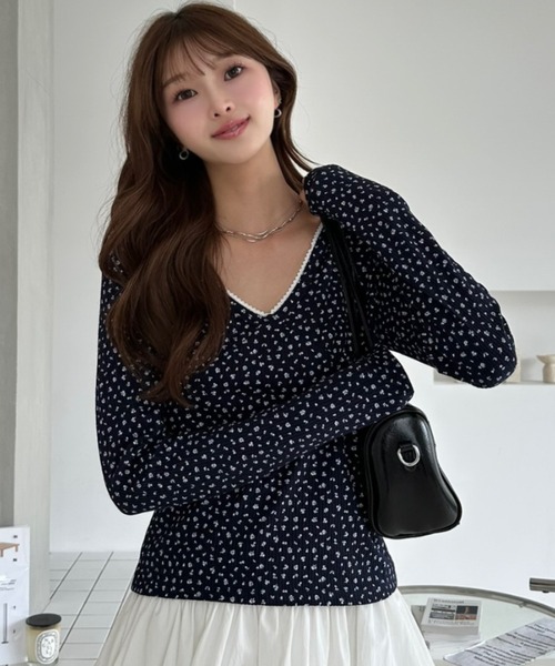 Ada.(エイダ)の「小花柄 ワッフル 胸元切り替え Vネック カットソー(Tシャツ/カットソー・レディース・ネイビー/ブラック/オフホワイト・FREE)」の13枚目の写真