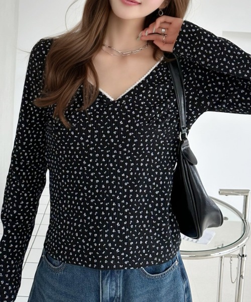 Ada.(エイダ)の「小花柄 ワッフル 胸元切り替え Vネック カットソー(Tシャツ/カットソー・レディース・ネイビー/ブラック/オフホワイト・FREE)」の9枚目の写真