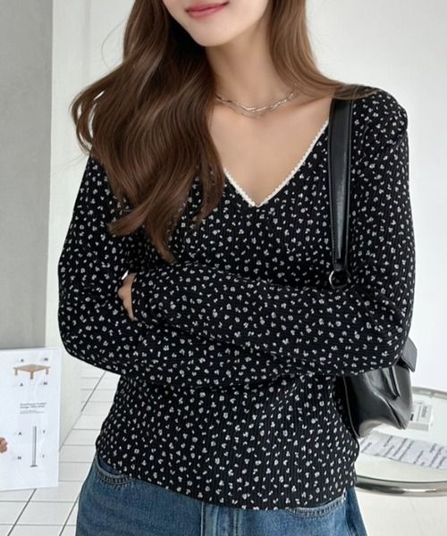 Ada.(エイダ)の「小花柄 ワッフル 胸元切り替え Vネック カットソー(Tシャツ/カットソー・レディース・ネイビー/ブラック/オフホワイト・FREE)」の7枚目の写真