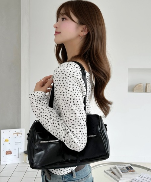 Ada.(エイダ)の「小花柄 ワッフル 胸元切り替え Vネック カットソー(Tシャツ/カットソー・レディース・ネイビー/ブラック/オフホワイト・FREE)」の18枚目の写真