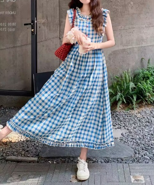 LUCPY(ラクピー)の「ギンガムチェックフリルロングワンピース(ワンピース・レディース・ブルー・SMALL/X-LARGE/LARGE/MEDIUM)」の1枚目の写真