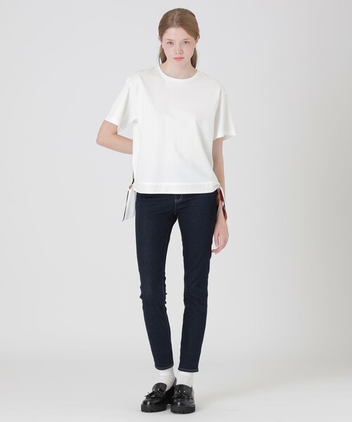 BLUE LABEL CRESTBRIDGE(ブルーレーベルクレストブリッジ)の「【一部店舗限定】ハイゲージポンチヘムリボンTシャツ(Tシャツ/カットソー・レディース・オフホワイト/ブラック/ブルー・38/40)」の4枚目の写真
