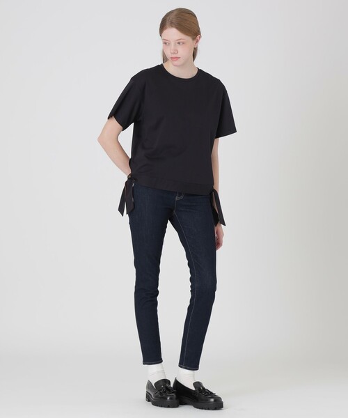 BLUE LABEL CRESTBRIDGE(ブルーレーベルクレストブリッジ)の「【一部店舗限定】ハイゲージポンチヘムリボンTシャツ(Tシャツ/カットソー・レディース・オフホワイト/ブラック/ブルー・38/40)」の10枚目の写真