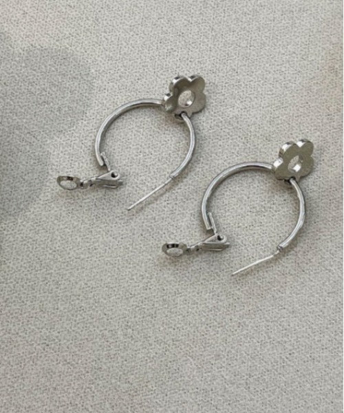 almo(アルモ)の「【TUNE】フラワーフープピアス(ピアス(両耳用)・レディース・シルバー・FREE)」の5枚目の写真