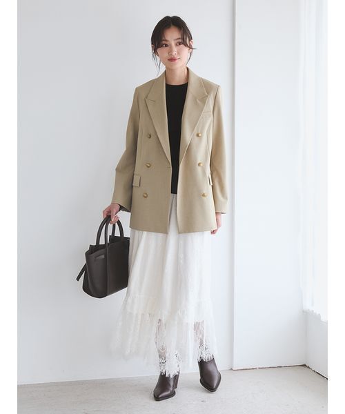 Mila Owen(ミラオーウェン)の「金釦ダブルブレストロングブレザー(テーラードジャケット・レディース・ダークネイビー/ベージュ・F)」の17枚目の写真