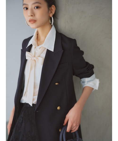 Mila Owen(ミラオーウェン)の「金釦ダブルブレストロングブレザー(テーラードジャケット・レディース・ダークネイビー/ベージュ・F)」の1枚目の写真