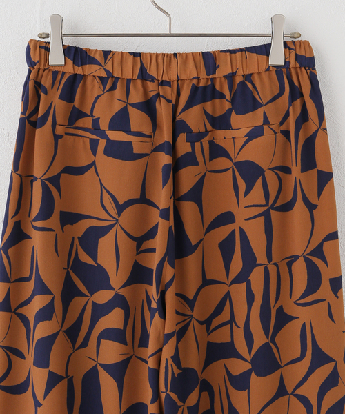 Spick & Span(スピックアンドスパン)の「ジオメトリックプリントイージーパンツ(その他パンツ・レディース・その他4/その他19・38/36)」の20枚目の写真