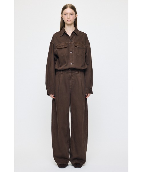MOUSSY（マウジー）の「TUCKED DENIM ジャンプスーツ（つなぎ/オールインワン・レディース・ブラウン/ワンウォッシュ・2/1）」の6枚目の写真
