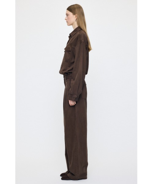 MOUSSY（マウジー）の「TUCKED DENIM ジャンプスーツ（つなぎ/オールインワン・レディース・ブラウン/ワンウォッシュ・2/1）」の7枚目の写真