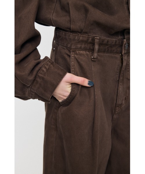 MOUSSY（マウジー）の「TUCKED DENIM ジャンプスーツ（つなぎ/オールインワン・レディース・ブラウン/ワンウォッシュ・2/1）」の12枚目の写真