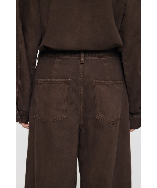 MOUSSY（マウジー）の「TUCKED DENIM ジャンプスーツ（つなぎ/オールインワン・レディース・ブラウン/ワンウォッシュ・2/1）」の13枚目の写真