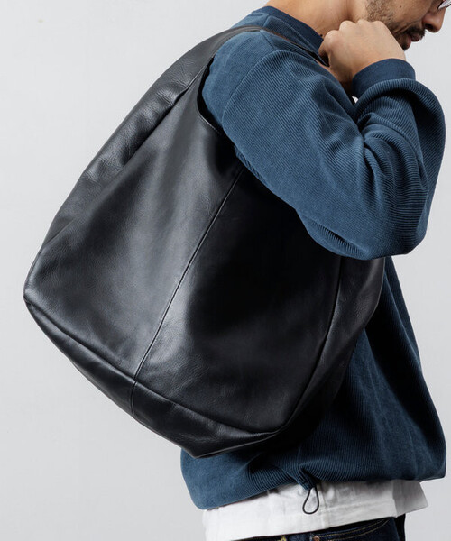 Firsthand(ファーストハンド)の「Firsthand/ファーストハンド Leather Handbag【限定展開】 / ワンハンドルハンドバッグ / 牛革 / 撥水レザー / A4収納可能(ハンドバッグ・メンズ・ブラック・ONE SIZE)」の3枚目の写真