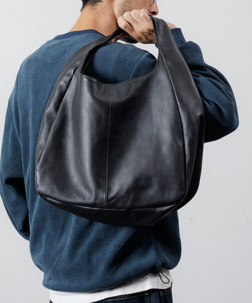 Firsthand(ファーストハンド)の「Firsthand/ファーストハンド Leather Handbag【限定展開】 / ワンハンドルハンドバッグ / 牛革 / 撥水レザー / A4収納可能(ハンドバッグ・メンズ・ブラック・ONE SIZE)」の4枚目の写真