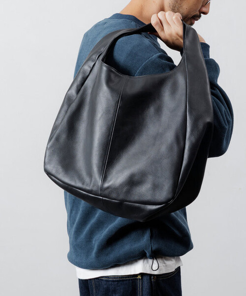 Firsthand(ファーストハンド)の「Firsthand/ファーストハンド Leather Handbag【限定展開】 / ワンハンドルハンドバッグ / 牛革 / 撥水レザー / A4収納可能(ハンドバッグ・メンズ・ブラック・ONE SIZE)」の5枚目の写真