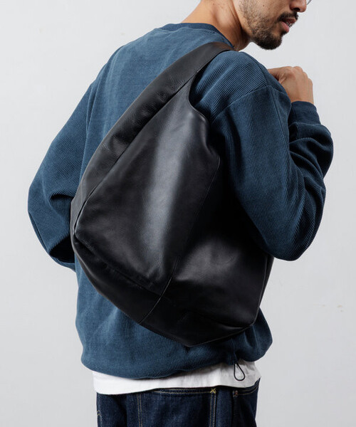 Firsthand(ファーストハンド)の「Firsthand/ファーストハンド Leather Handbag【限定展開】 / ワンハンドルハンドバッグ / 牛革 / 撥水レザー / A4収納可能(ハンドバッグ・メンズ・ブラック・ONE SIZE)」の6枚目の写真