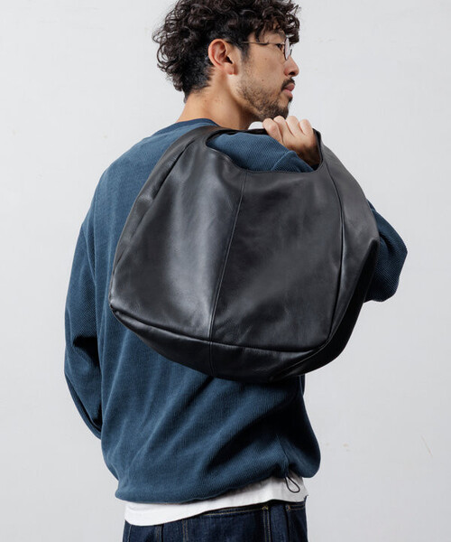 Firsthand(ファーストハンド)の「Firsthand/ファーストハンド Leather Handbag【限定展開】 / ワンハンドルハンドバッグ / 牛革 / 撥水レザー / A4収納可能(ハンドバッグ・メンズ・ブラック・ONE SIZE)」の8枚目の写真
