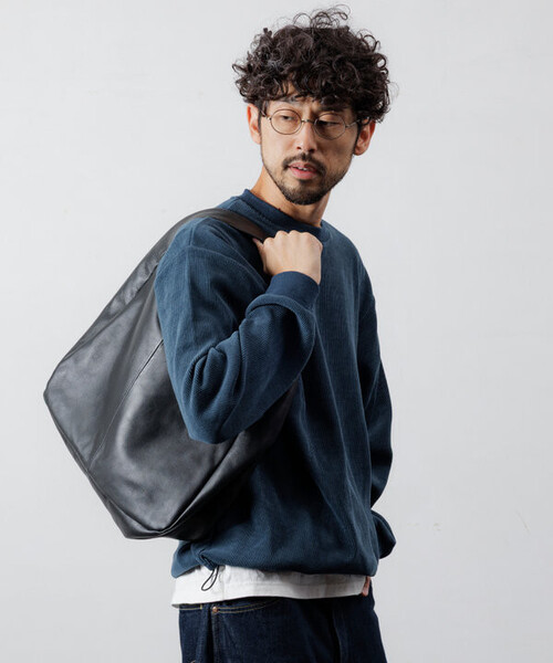 Firsthand(ファーストハンド)の「Firsthand/ファーストハンド Leather Handbag【限定展開】 / ワンハンドルハンドバッグ / 牛革 / 撥水レザー / A4収納可能(ハンドバッグ・メンズ・ブラック・ONE SIZE)」の10枚目の写真
