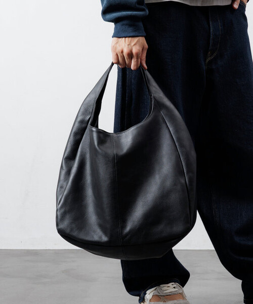 Firsthand(ファーストハンド)の「Firsthand/ファーストハンド Leather Handbag【限定展開】 / ワンハンドルハンドバッグ / 牛革 / 撥水レザー / A4収納可能(ハンドバッグ・メンズ・ブラック・ONE SIZE)」の12枚目の写真