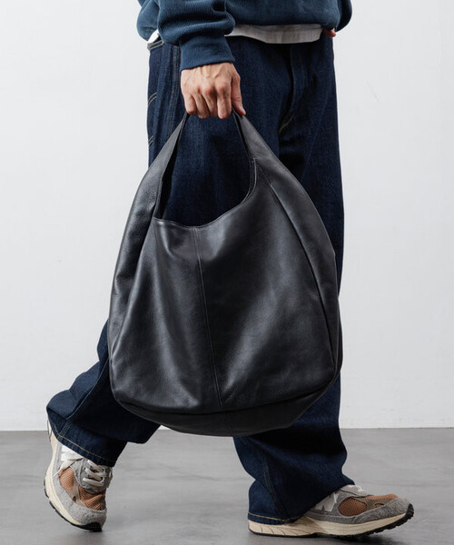 Firsthand(ファーストハンド)の「Firsthand/ファーストハンド Leather Handbag【限定展開】 / ワンハンドルハンドバッグ / 牛革 / 撥水レザー / A4収納可能(ハンドバッグ・メンズ・ブラック・ONE SIZE)」の13枚目の写真