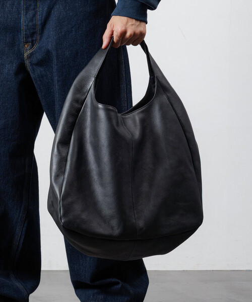 Firsthand(ファーストハンド)の「Firsthand/ファーストハンド Leather Handbag【限定展開】 / ワンハンドルハンドバッグ / 牛革 / 撥水レザー / A4収納可能(ハンドバッグ・メンズ・ブラック・ONE SIZE)」の14枚目の写真