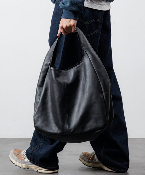 Firsthand(ファーストハンド)の「Firsthand/ファーストハンド Leather Handbag【限定展開】 / ワンハンドルハンドバッグ / 牛革 / 撥水レザー / A4収納可能(ハンドバッグ・メンズ・ブラック・ONE SIZE)」の15枚目の写真