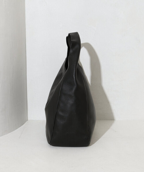 Firsthand(ファーストハンド)の「Firsthand/ファーストハンド Leather Handbag【限定展開】 / ワンハンドルハンドバッグ / 牛革 / 撥水レザー / A4収納可能(ハンドバッグ・メンズ・ブラック・ONE SIZE)」の18枚目の写真