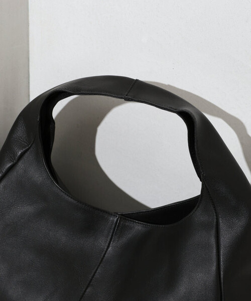 Firsthand(ファーストハンド)の「Firsthand/ファーストハンド Leather Handbag【限定展開】 / ワンハンドルハンドバッグ / 牛革 / 撥水レザー / A4収納可能(ハンドバッグ・メンズ・ブラック・ONE SIZE)」の19枚目の写真