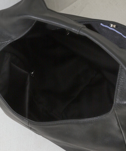 Firsthand(ファーストハンド)の「Firsthand/ファーストハンド Leather Handbag【限定展開】 / ワンハンドルハンドバッグ / 牛革 / 撥水レザー / A4収納可能(ハンドバッグ・メンズ・ブラック・ONE SIZE)」の21枚目の写真